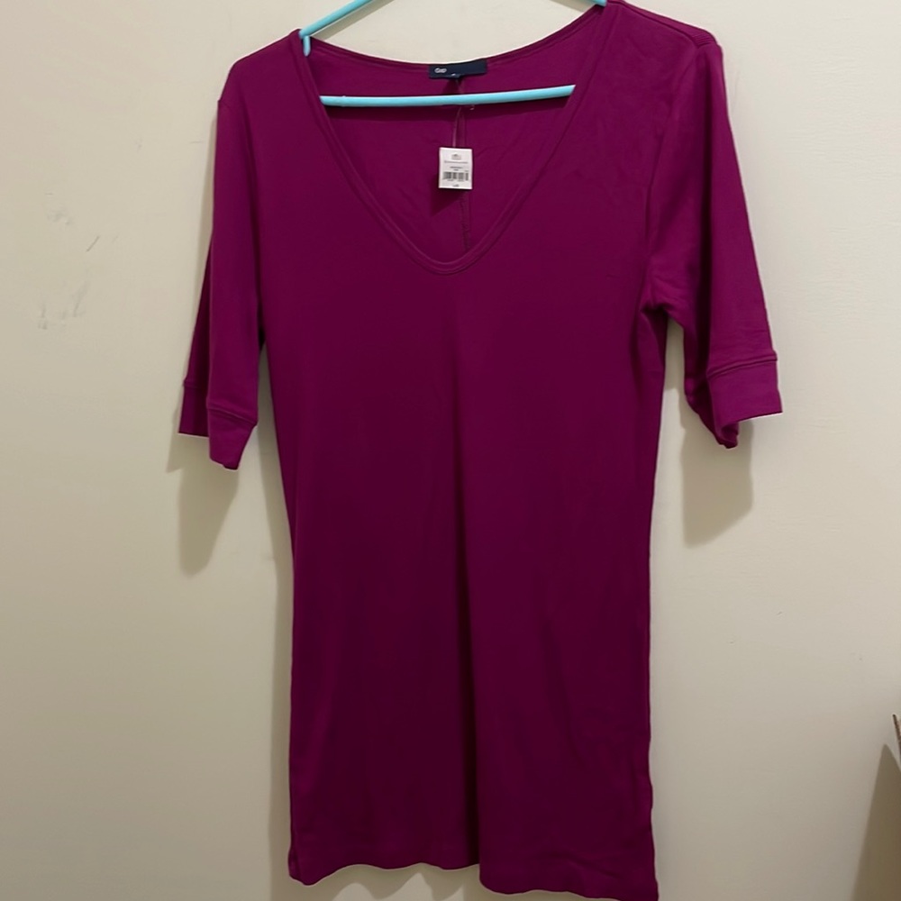 Gap dark pink v neck top (sz l)